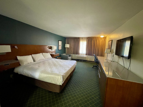 ONE QUEEN BED NON SMOKING